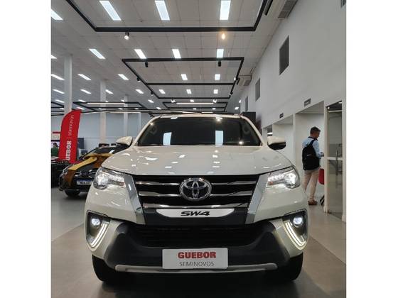 TOYOTA HILUX SW4 2.8 SRX DIAMOND 4X4 7 LUGARES 16V TURBO INTERCOOLER DIESEL 4P AUTOMÁTICO